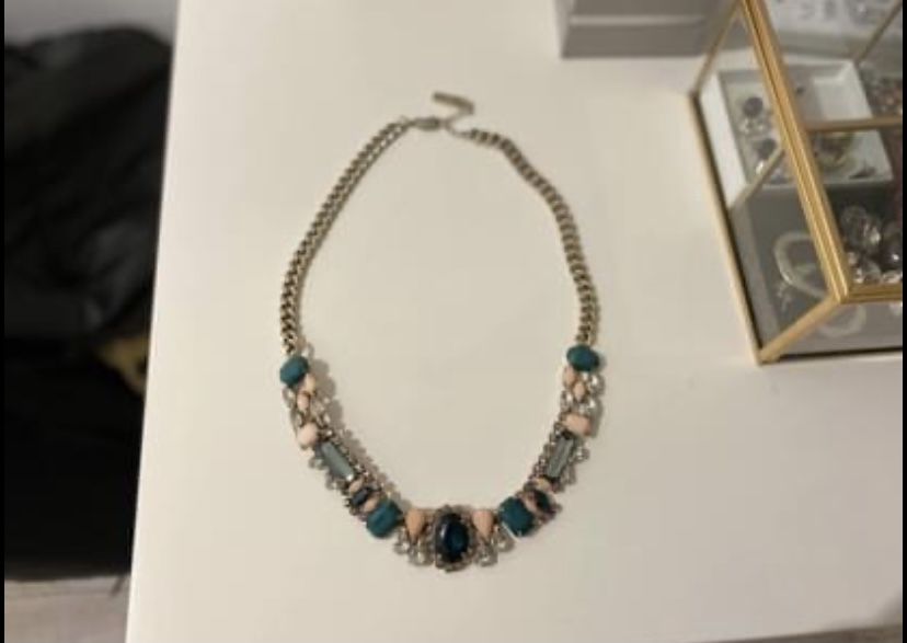 Colar Pedra Dura elegante estilo princesa.