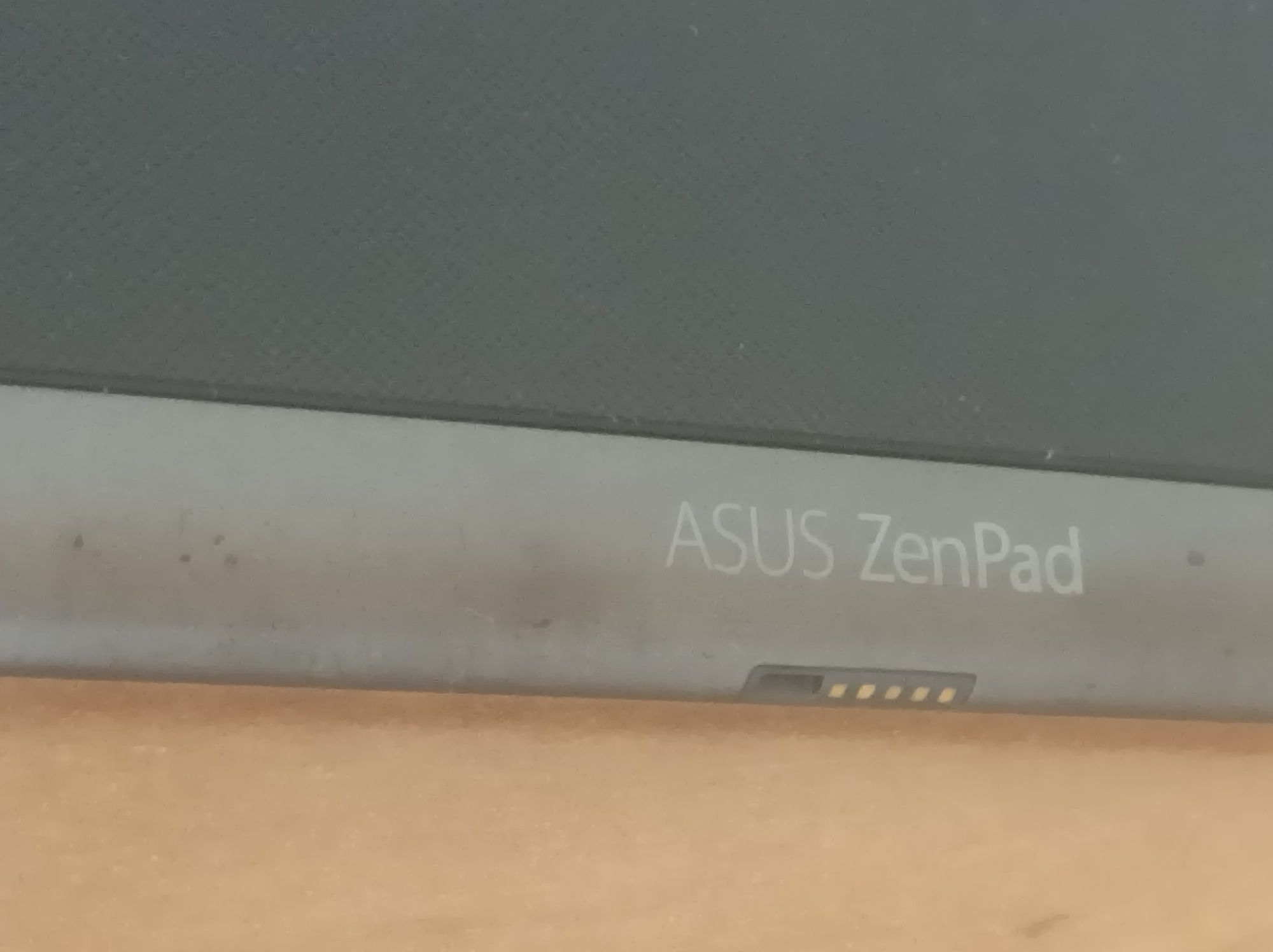 Планшет Asus  ZenPad P023