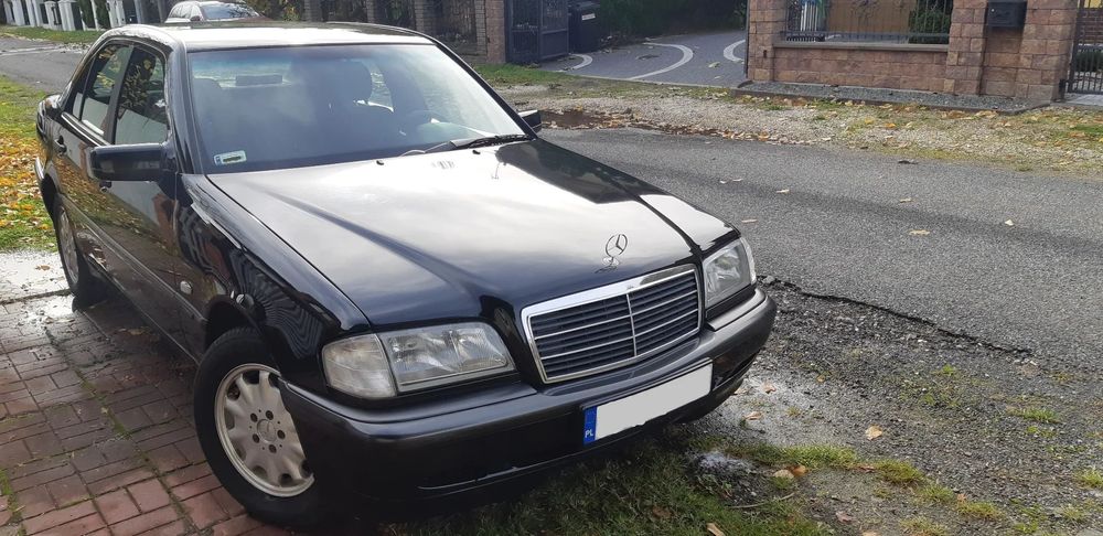 Mercedes-Benz Klasa C Zadbany, z ważnym przeglądem, użytkowany przez emeryta.