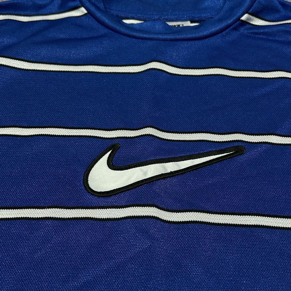 Koszulka Nike central logo swoosh niebieska w paski