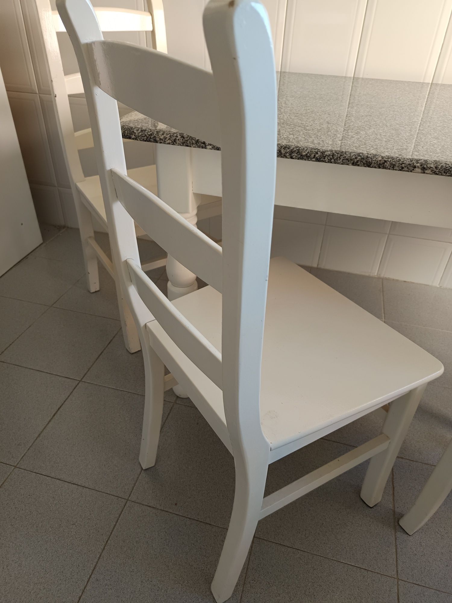 Mesa cozinha em granito (pedras salgadas) com 4 cadeiras