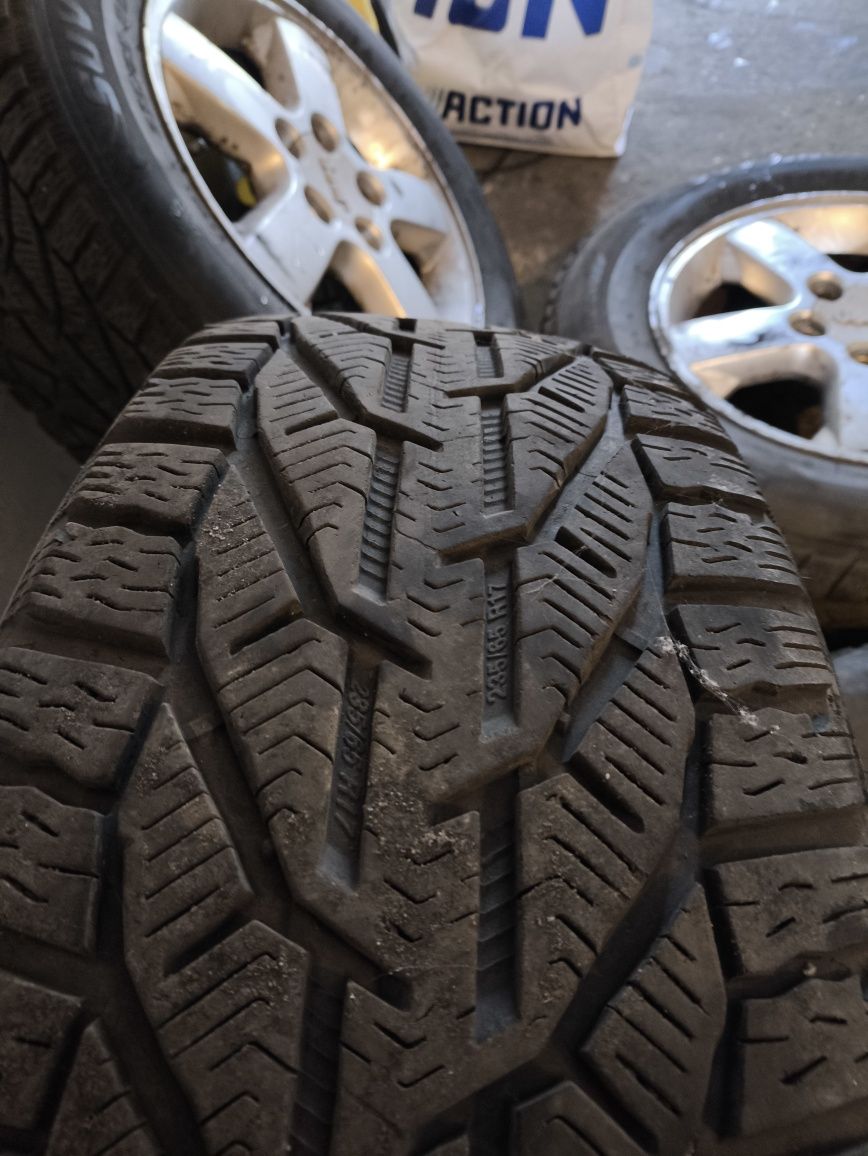 Felgi z oponami zimowymi Jeep 5x127 r17