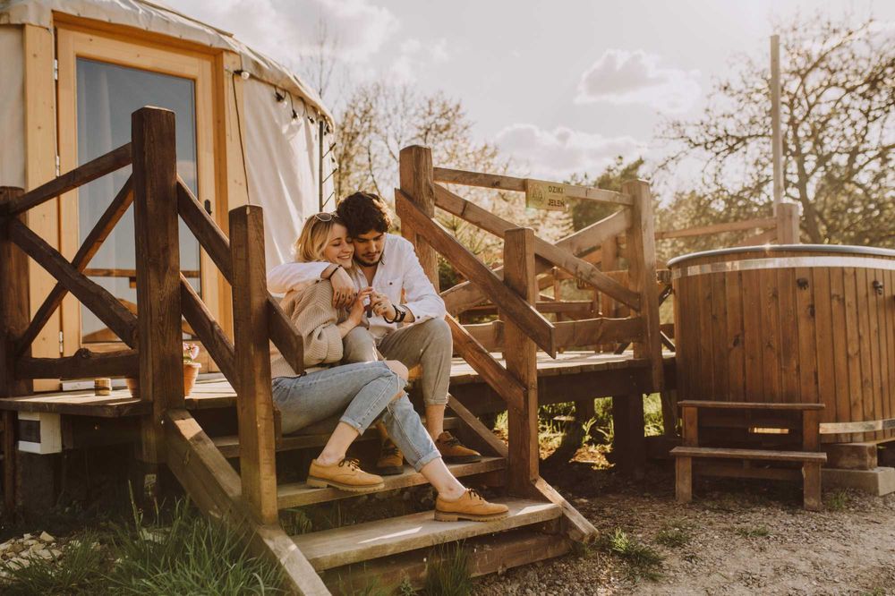Jurta Dziki Jeleń z prywatnym jacuzzi i leśnym spa-Dzikolas glamping