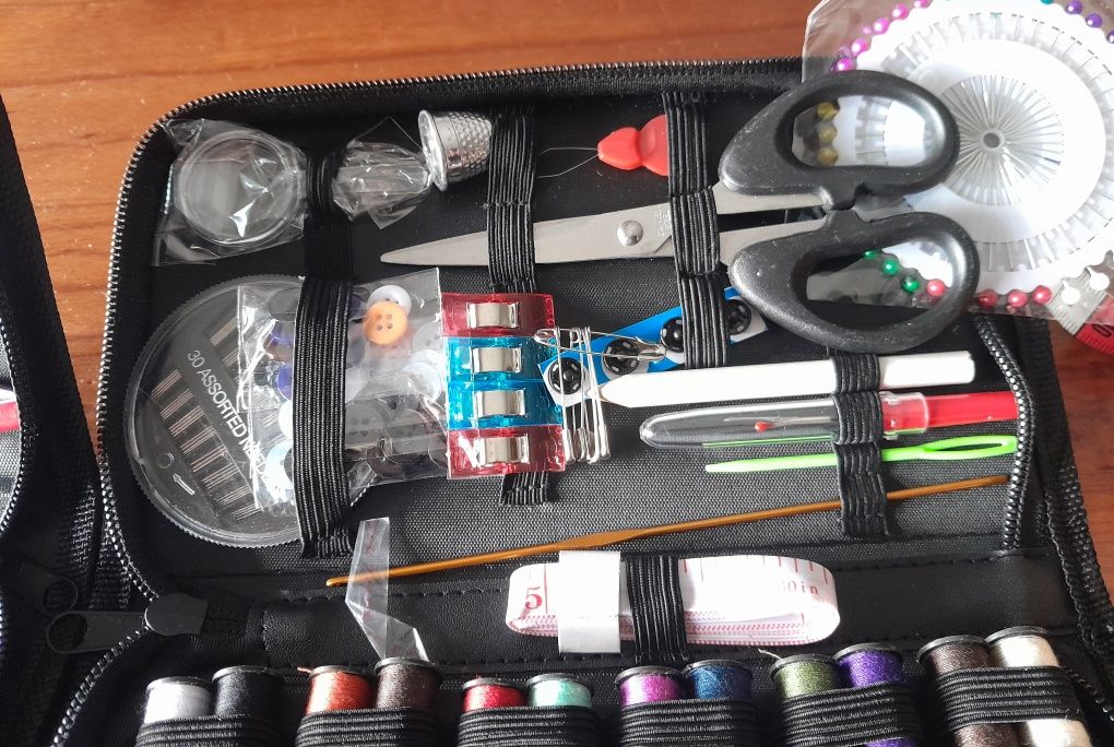 Utensílios de costura novos para pequenos arranjos