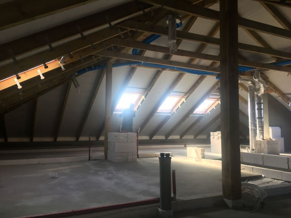 Ocieplenie poddasza, izolacja pianką, docieplenie piana, natrysk PUR