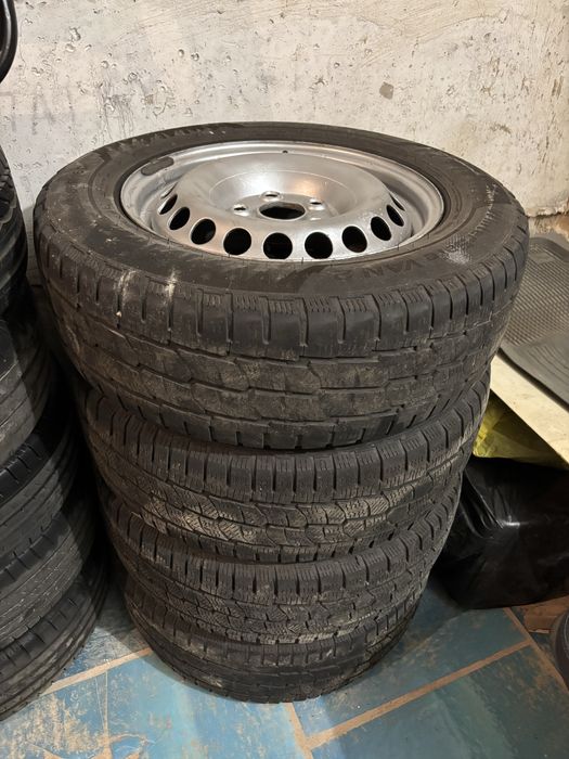 Диски Volkswagen Transporter 5 120 16 на зимовій гумі 216 65 16C
