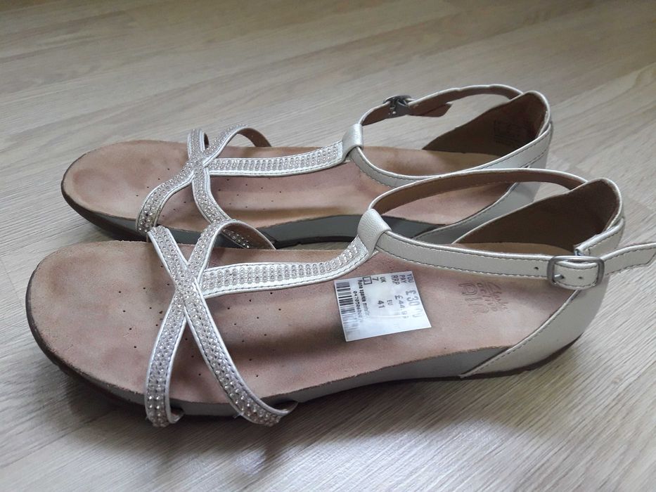 Жіночі шкіряні сандалі фірми Clarks