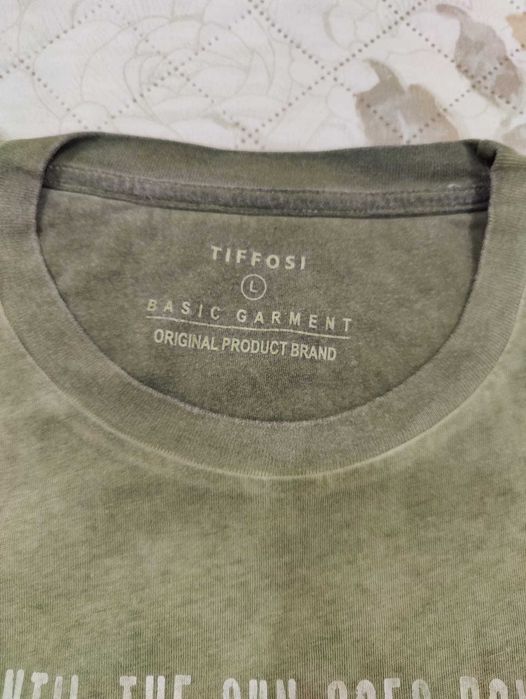 T-shirt Tiffosi tam. L em excelente estado
