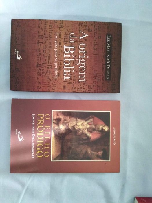Livros religiosos Três título diferentes.