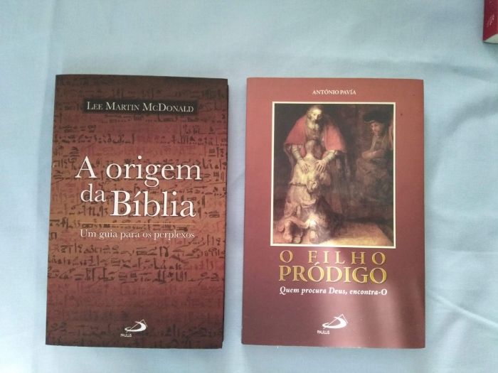 Livros religiosos Três título diferentes.