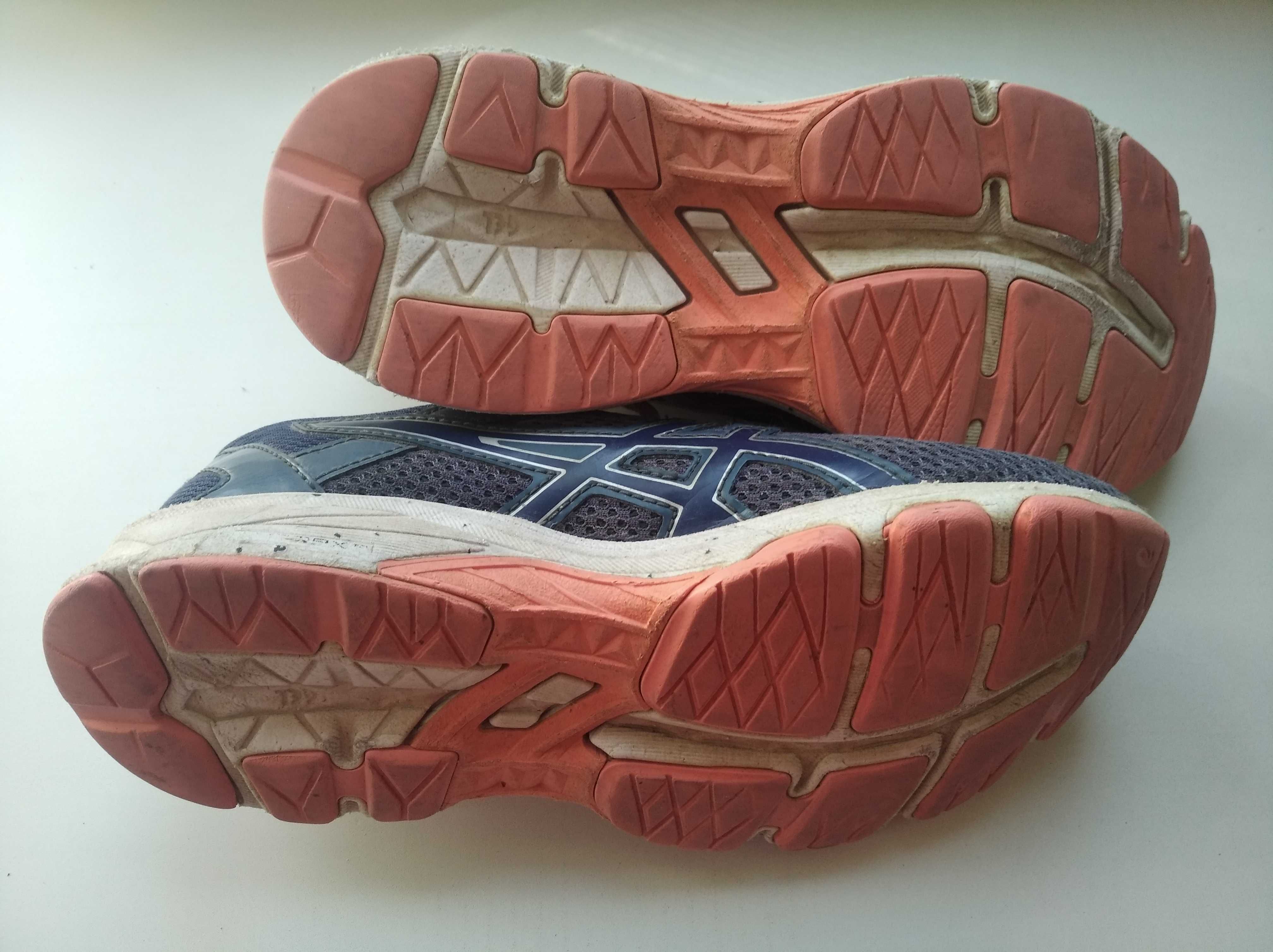 Кроссовки фирменные оригинал Asics, р.37