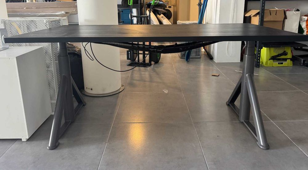 IKEA IDÅSEN Sitting/standing desk(Mesa para sentar/estar de pé, preta)