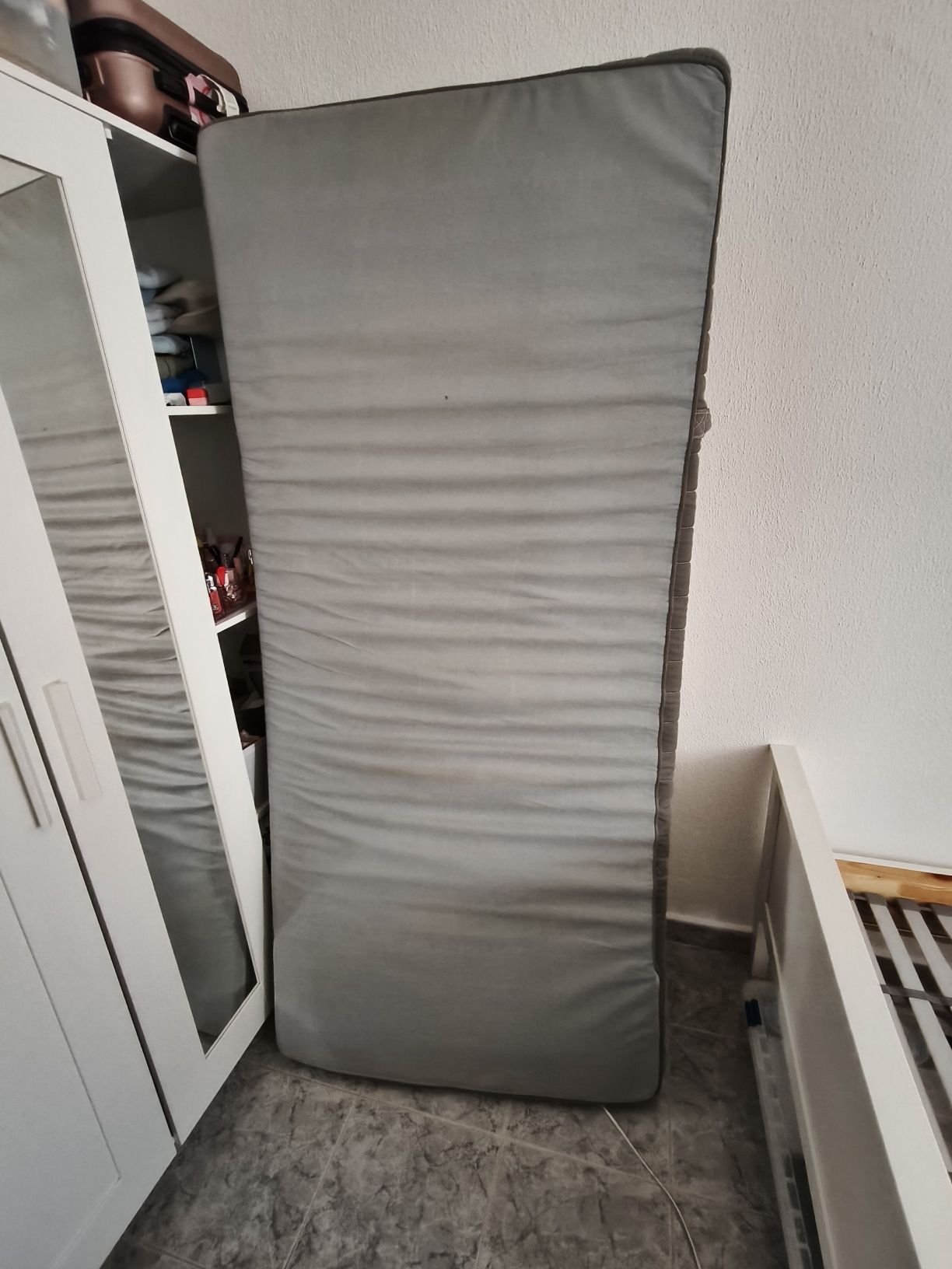 Cama solteiro ikea com colchão e estrado