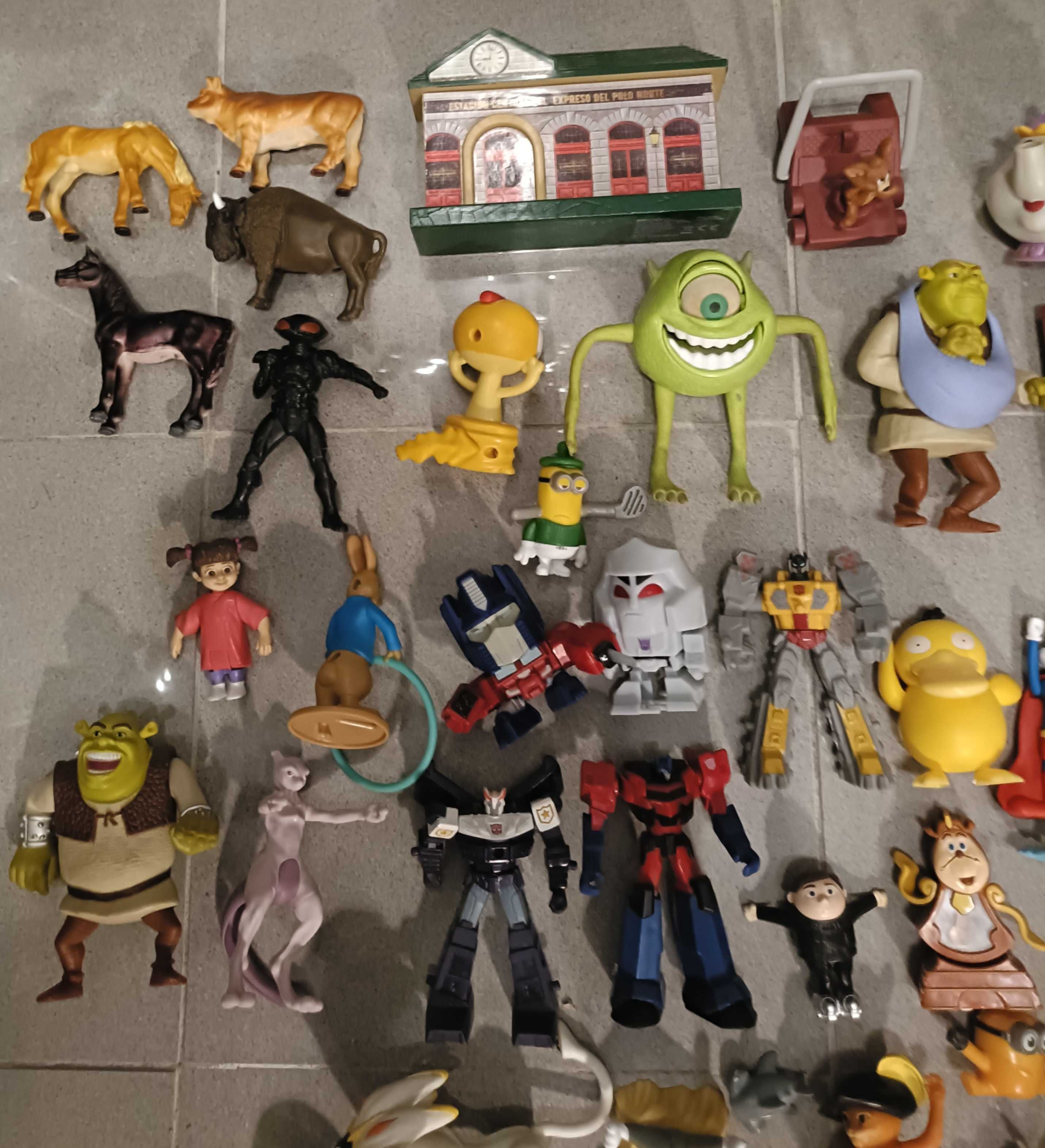 Brinquedos MacDonald e outros.