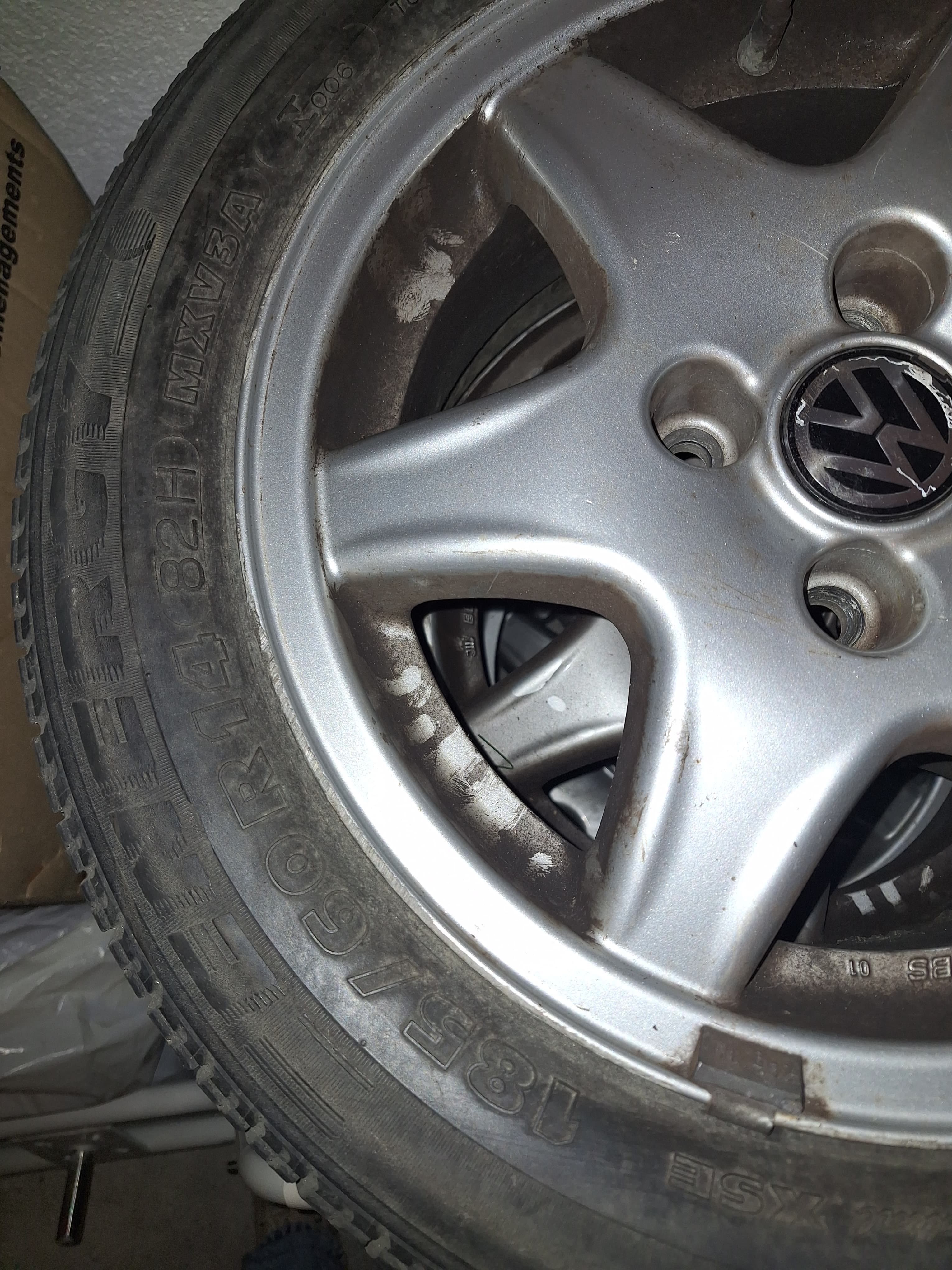 jantes(14) e pneus(185/60 R 14) wolkswagen