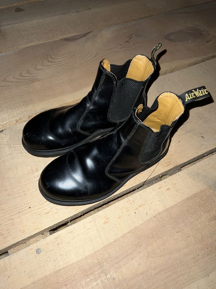 Шкіряне взуття Dr. Martens