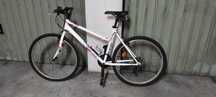 Bicicleta RockRider de criança/jovem, como nova.