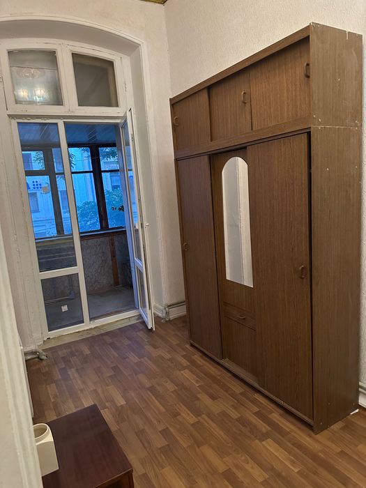 Сдам([хозяйка) для одной женщины 2 комн.со своей кухней ул.Осипова 22