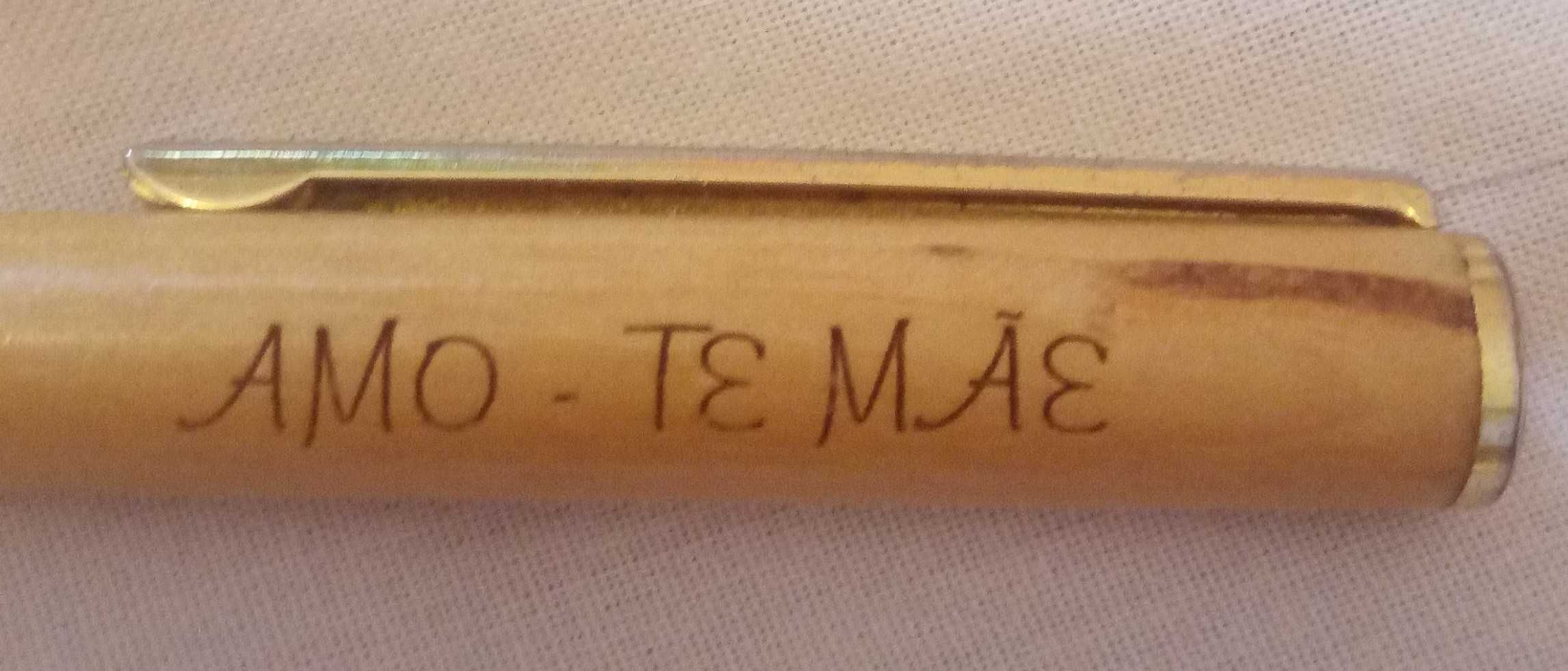 Caneta em madeira