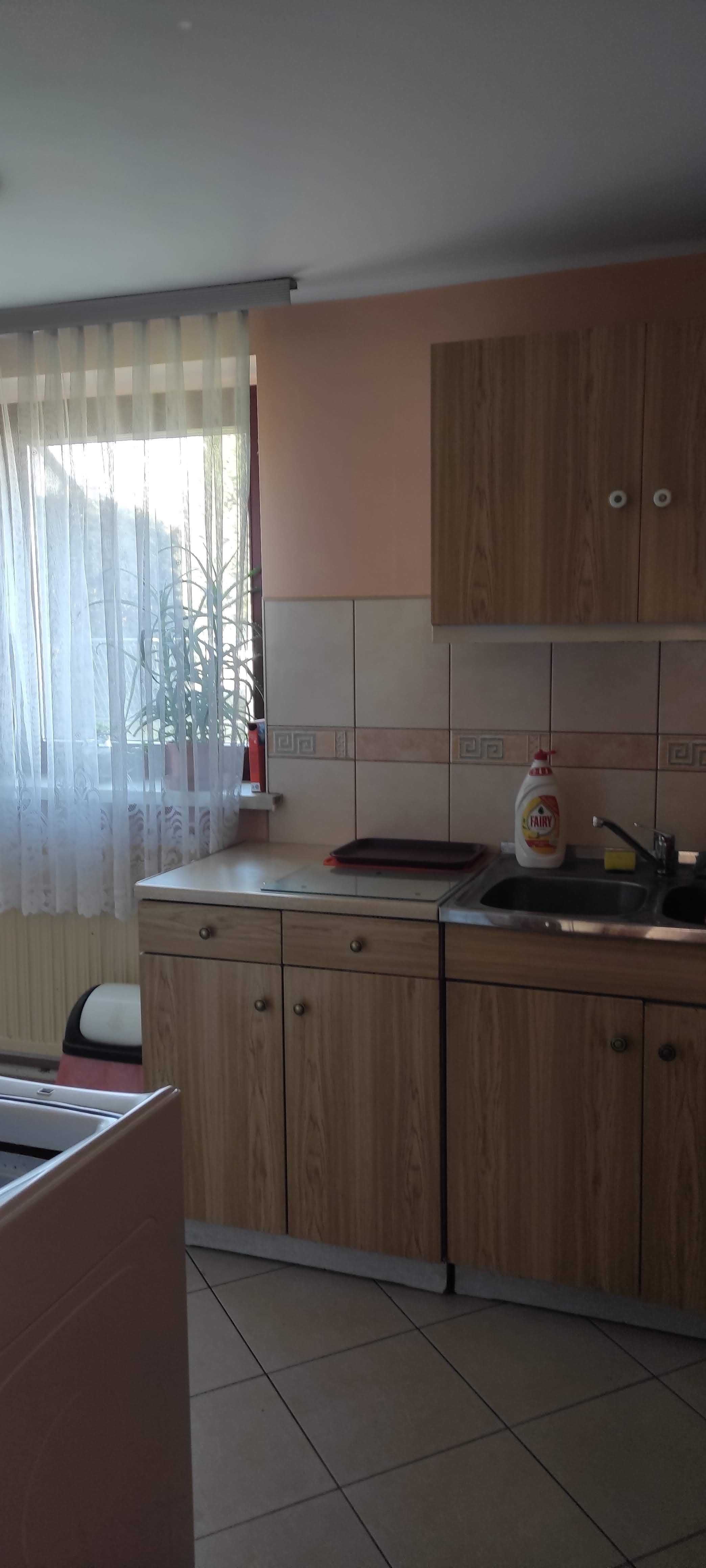 Wynajmę pokój dla jednej osoby.
