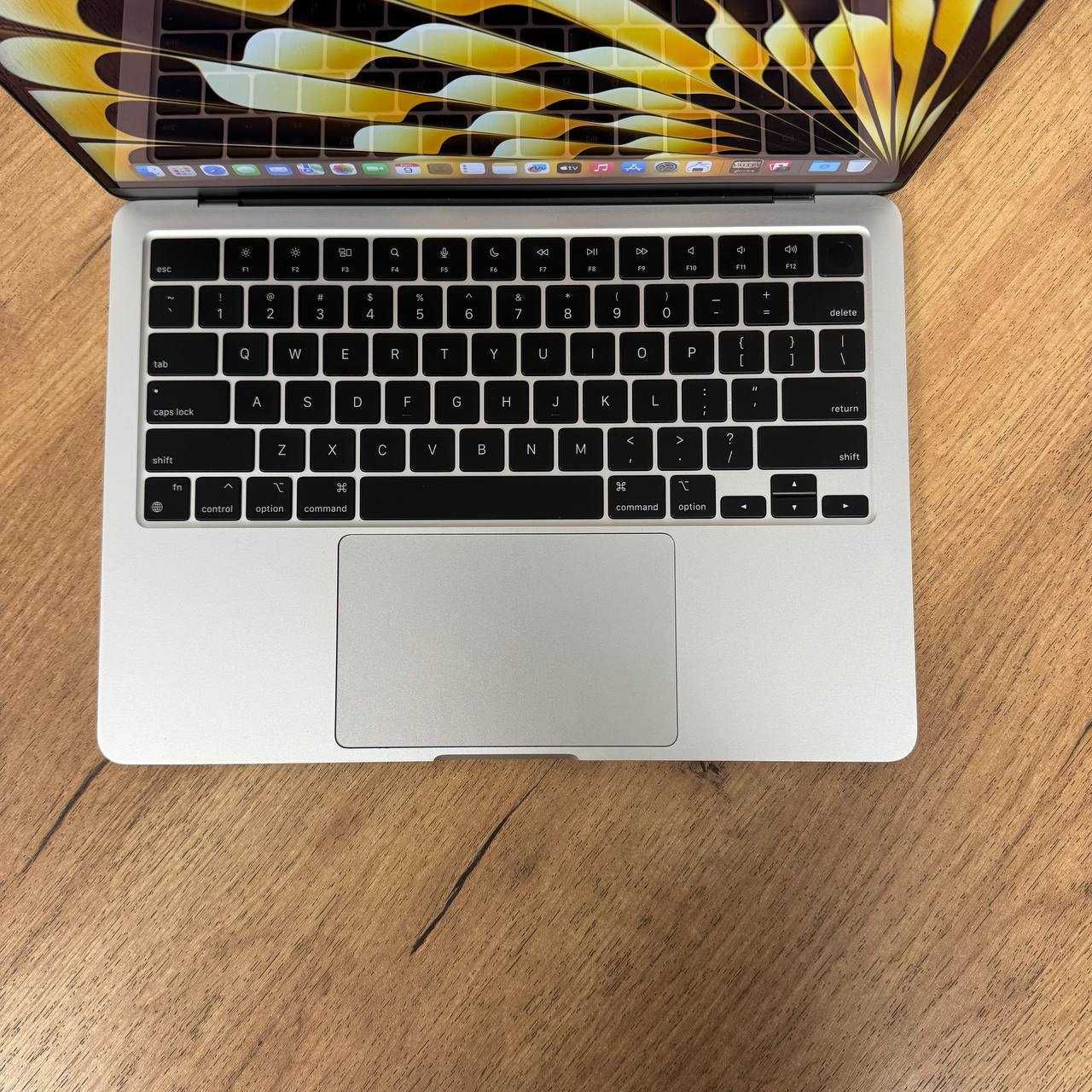 MacBook Air 13 A2681 2022 2560x1664 Apple M2 8GB SSD 256GB 73 цикли