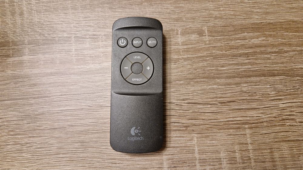 Bezprzewodowy pilot do zestawu Logitech Z906