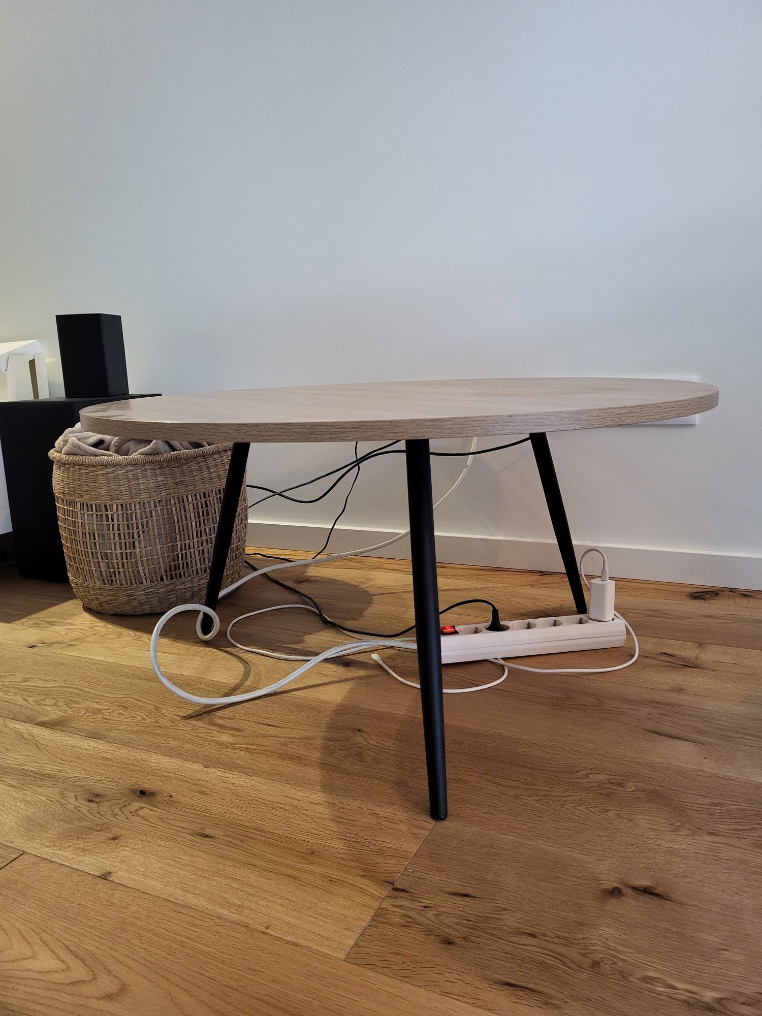 Mesa de Café de madeira com pernas metálicas