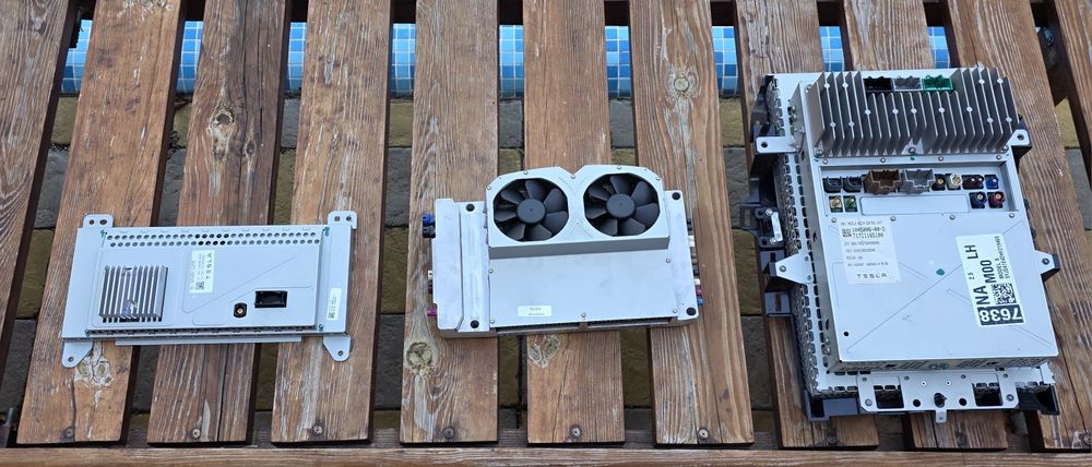 Монитор MCU Tesla Tegra, дисплей малый, автопилот от перфоменс