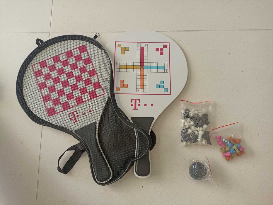 Paletki tenisowe z MDF i planszą do gry w chińczyka/ szachy