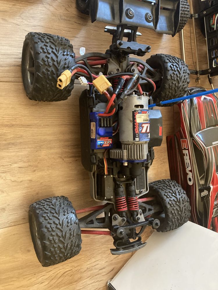 Autka RC E REVO helikopter HVOLTATION