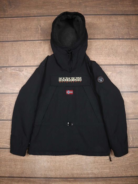 Napapijri Skidoo 4 czarna kurtka zimowa z kapturem ocieplana anorak