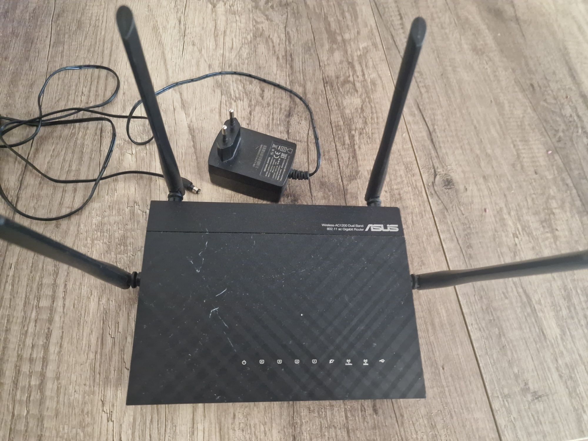 Używany ASUS RT-AC1200G+ RRouter Wi-Fi - Idealny do domu!