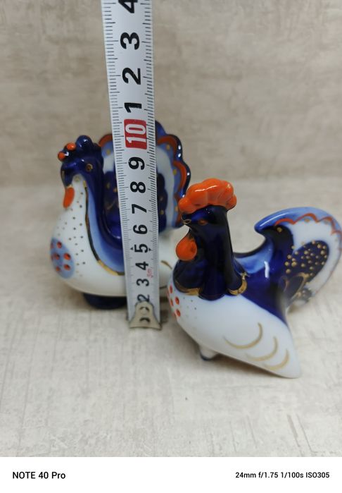 Łomonosow, porcelanowe figurki do przyprawiania pieprzu i soli