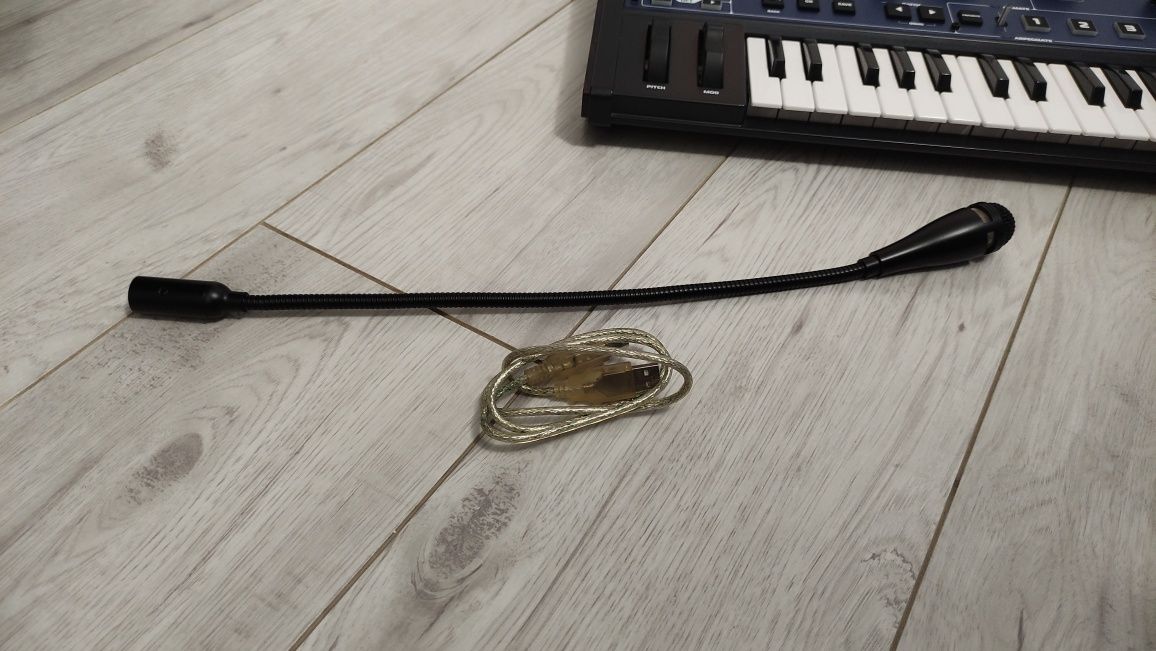 Novation Mininova + mikrofon