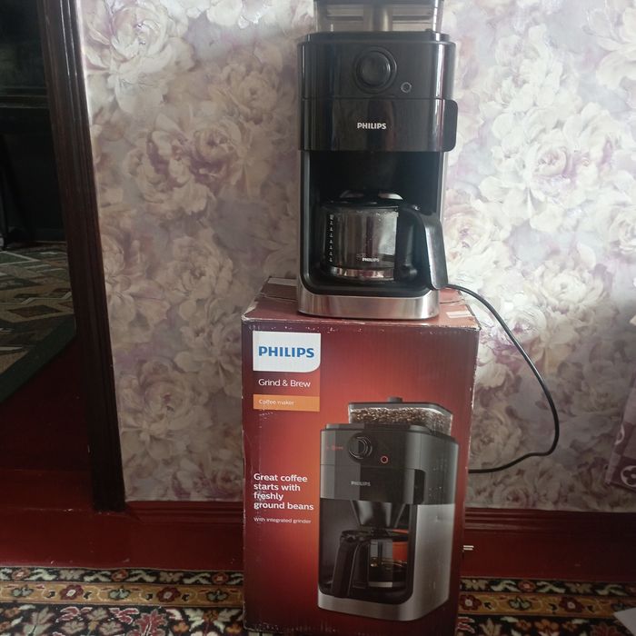 Крапельна кавоварка з кавомолкою Philips HD7767/00