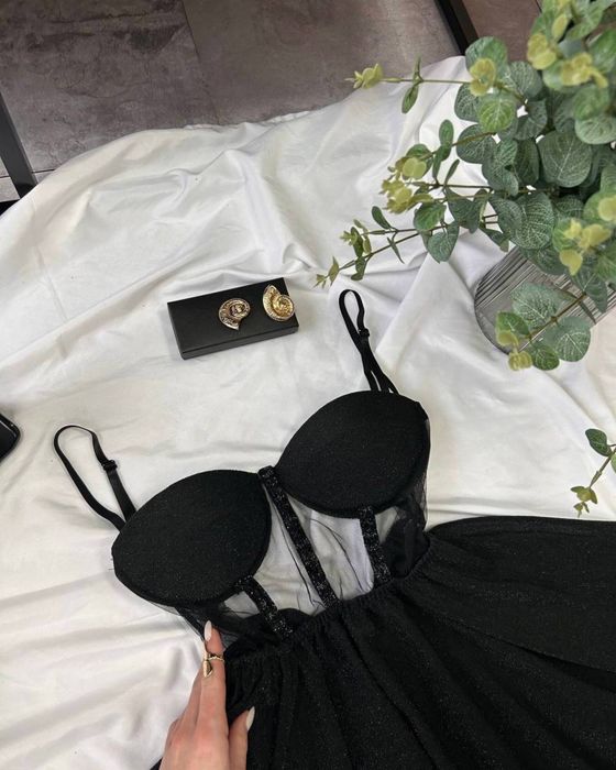 Сукня з чашками