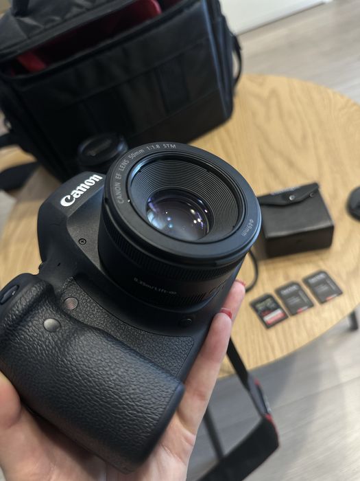 Canon 6D Mark II + 85 mm 1.8 + 50 mm 1.8 - zestaw idealny, jak nowy!