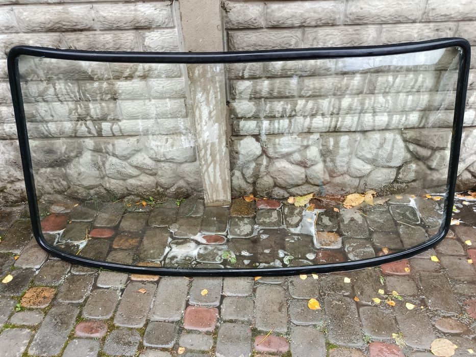Стекло лобовое  Мерседес207-410 б/у