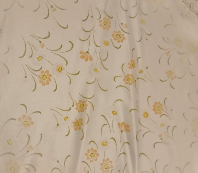 Naperon redondo florido com renda