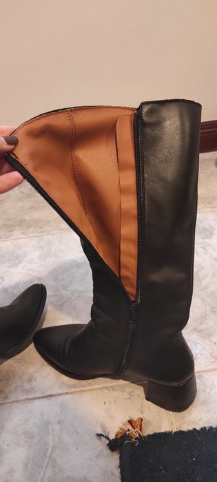 Botas de cano em pele