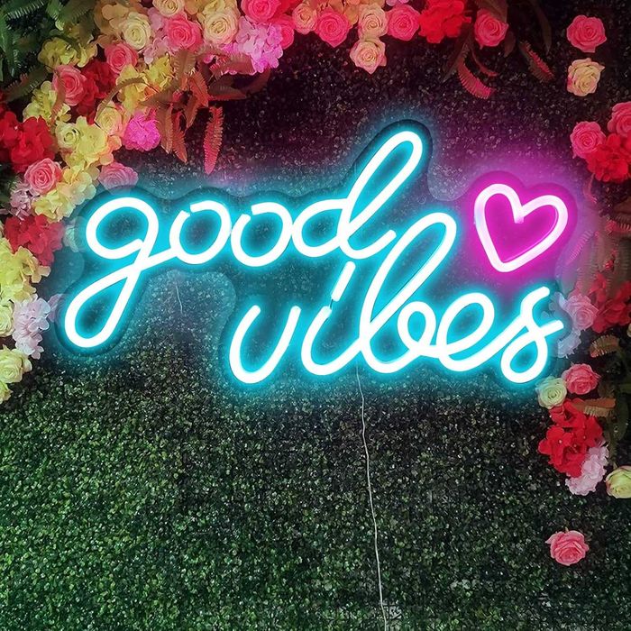 Letreiro Luminoso Néon LED em Acrílico " Good Vibes Only "