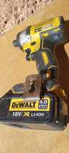 Безщітковий ударний шуруповерт гайковерт DEWALT DCF886 Імпакт