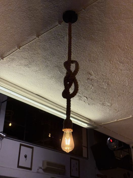 Candeeiros de corda rústicos com lâmpada – 5€ cada (26 unid.)