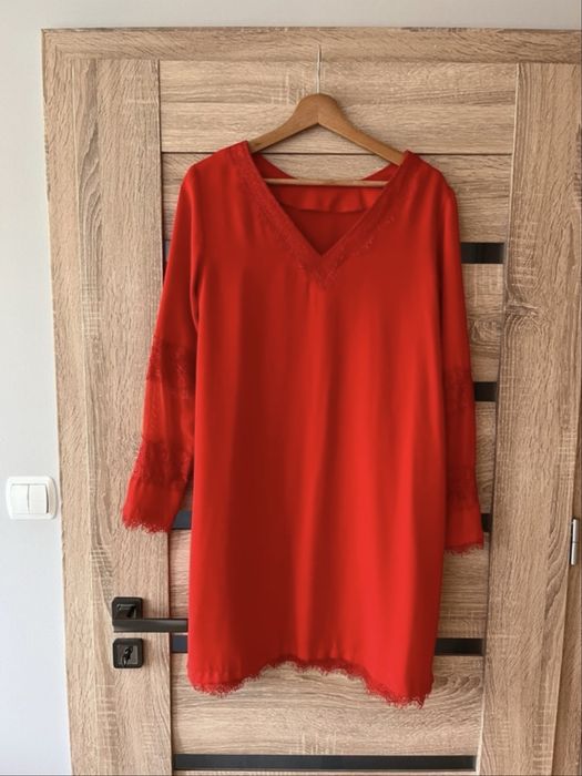 Czerwona sukienka z koronkowymi rękawami Reserved, romantyczna, 38 M