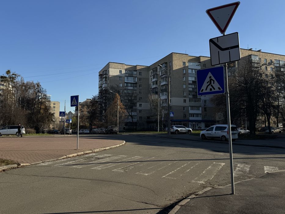 Здам в суборенду фасадне приміщення