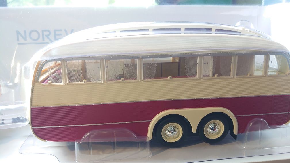 Simca Vedette Chambord + przyczepa  1:18 norev