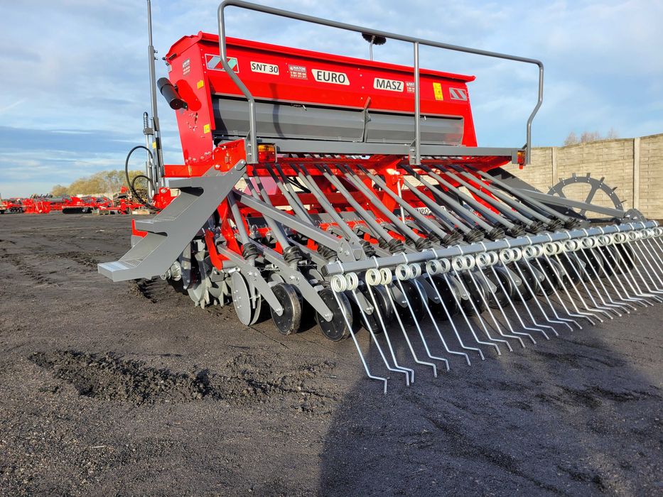 Siewnik Zbożowy Nabudowany Uprawowo-Siewny EURO-MASZ 2.5 3m Talerzowy
