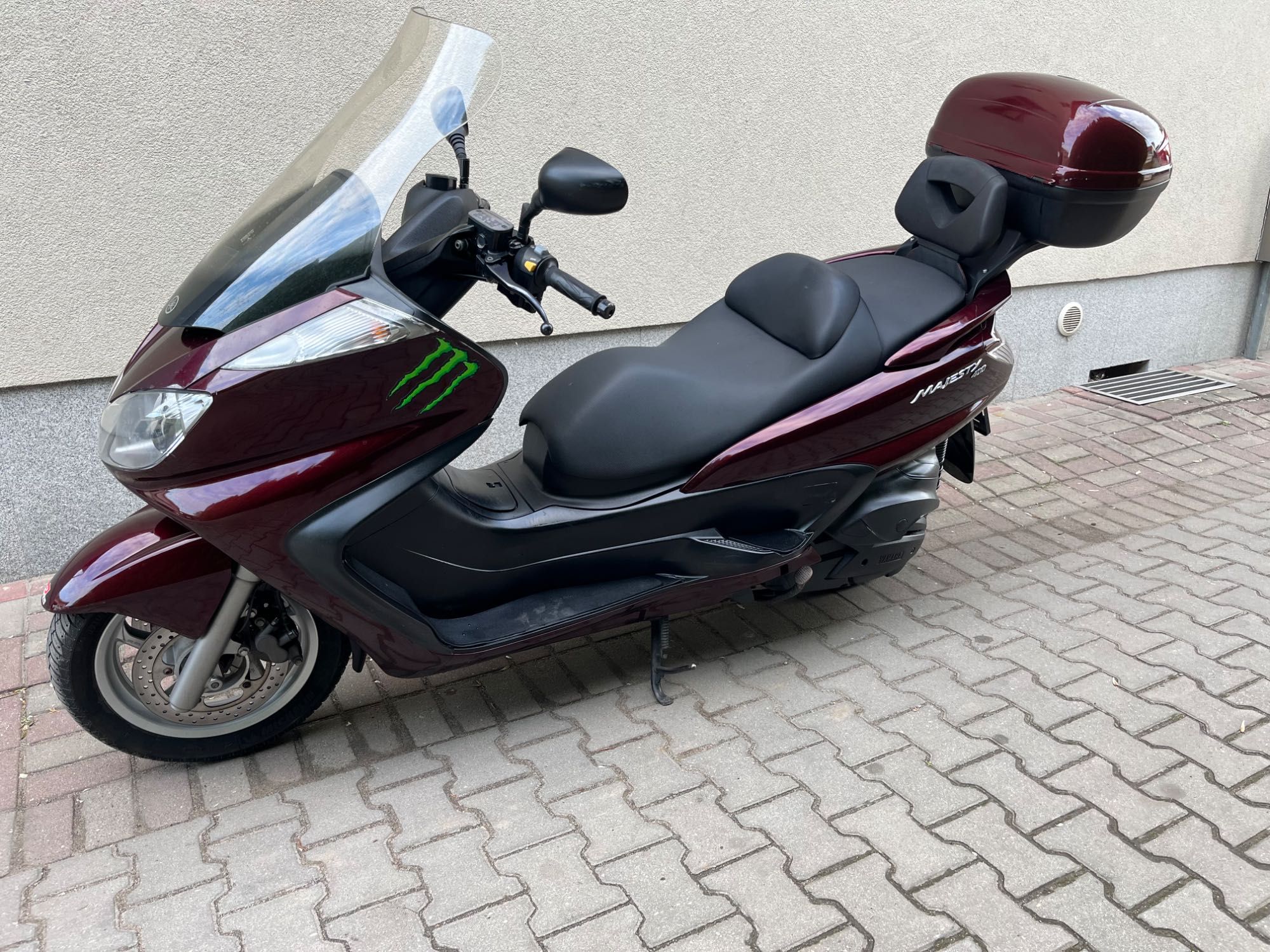 Yamaha mayesty 400.