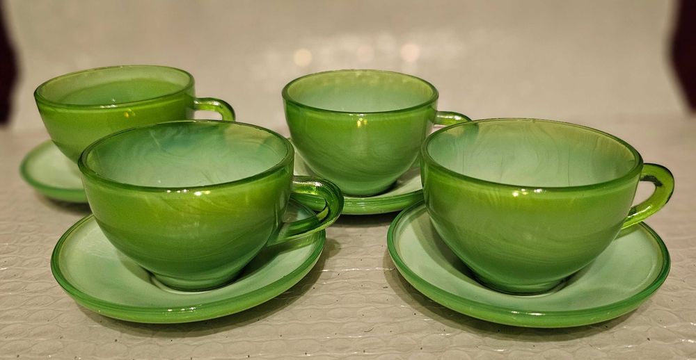 4 filiżanki - zielone szkło mleczne