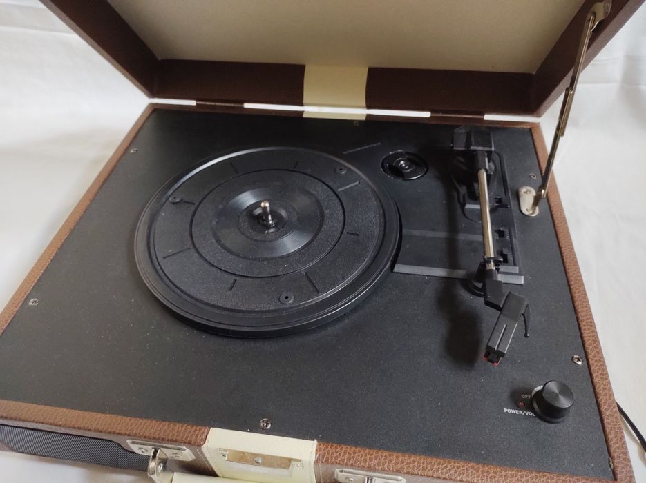 LENCO TT-33 Gramofon walizkowy orzech skóra plus 5 płyt winylowych